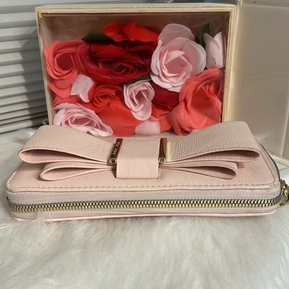 Betsy Johnson light pink wristlet with bow - Picture 7 of 15